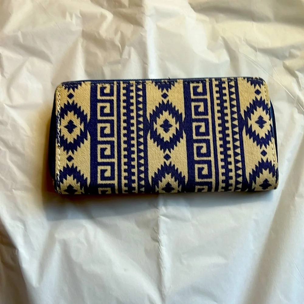 NWOT Women’s zipper wallet